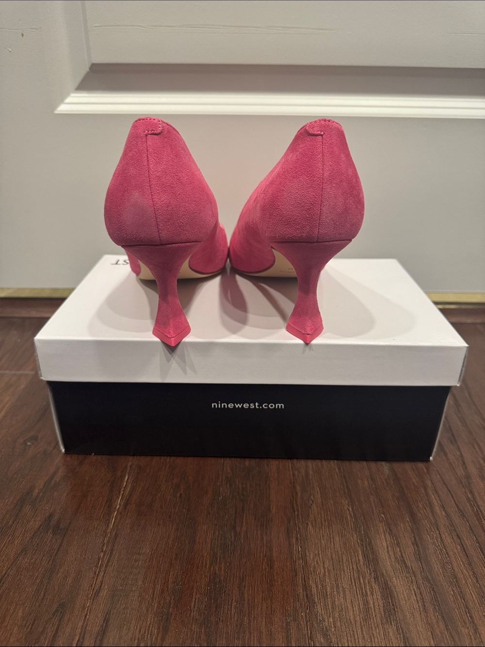 Nine West Pumps, Hot Pink Size 8 Suede Pointed-Toe - Picture 3 of 5